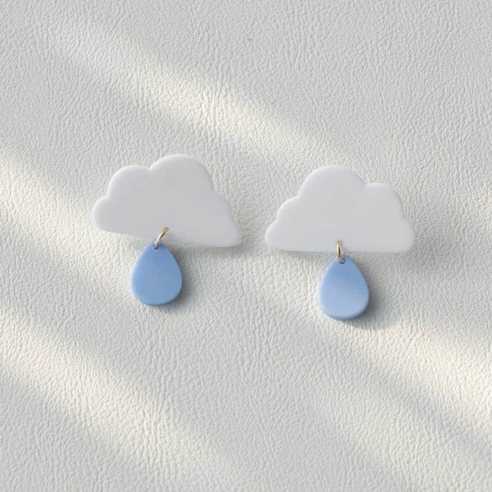 CLOUD STUD EARRINGS